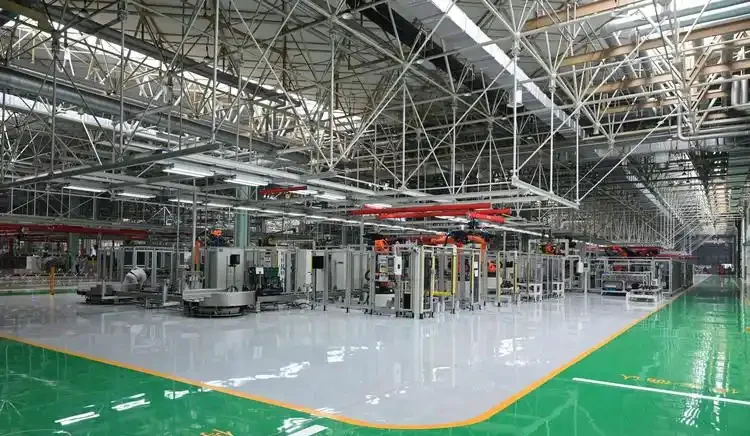 Cleanroom environment for whipped cream chargers production – hygienic and controlled.