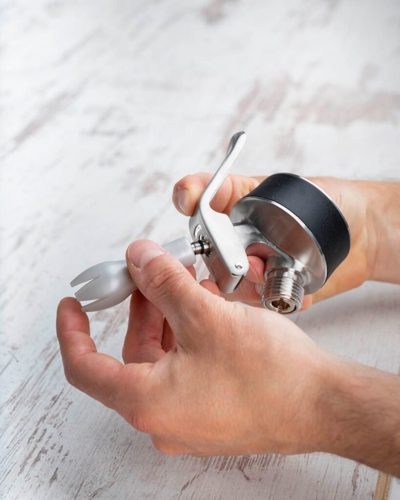 Screw the spout onto the head valve until it stops.