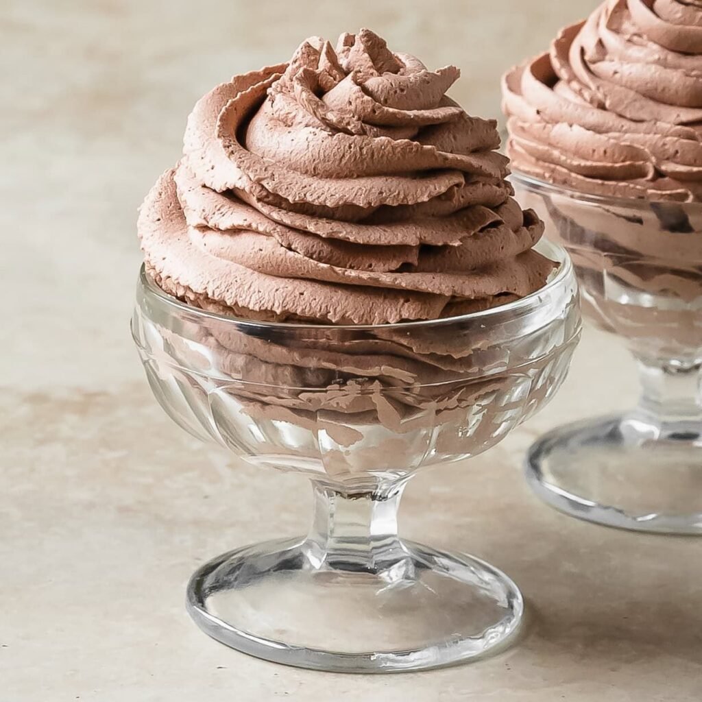 CHOCOLATE WHIPPED CREAM whipping by nitrous oxide N20 gas