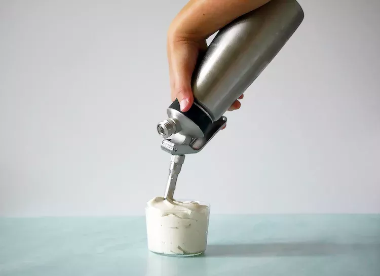 use whipping siphon and cream chargers to whip cream